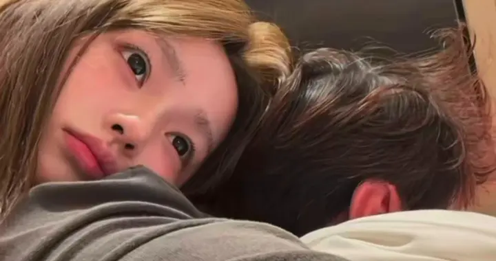 王思聪表白女友：老婆，我永远爱你！懒懒坦言喜欢趴在男友身上