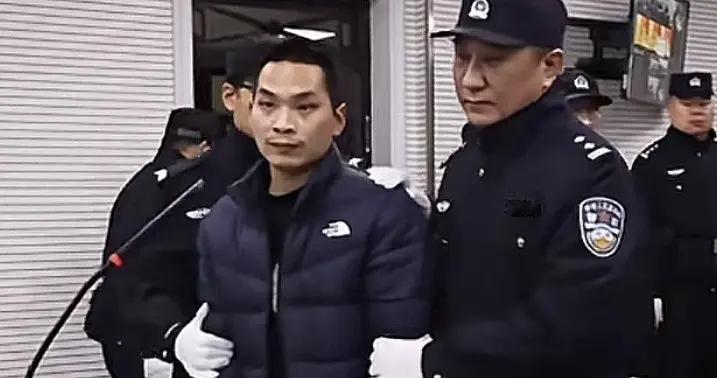 河南灭门案凶手照片流出.熟人变恶背后社交盲区.村民该看人防祸？