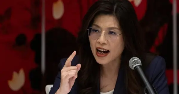 害怕国民党大陆合作，民进党监听郑丽文手机，还连抓10人，引关注