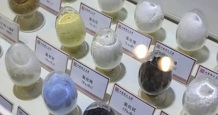 日本降级对华关系，不到12小时，53条航线全部取消，高市沉默不语