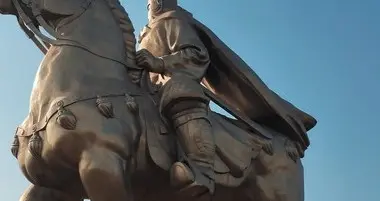 朝代粉和无脑饭圈粉都是一路人，是丧失判断力的盲从者，是泔水桶