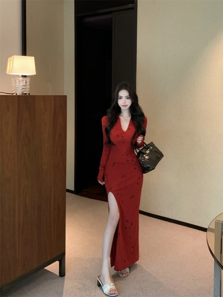 法式气质红色V领长袖连衣裙女早秋