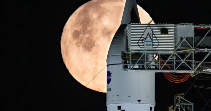 NASA载人登月任务重大更改：SpaceX星舰由短途摆渡变成长途大巴！