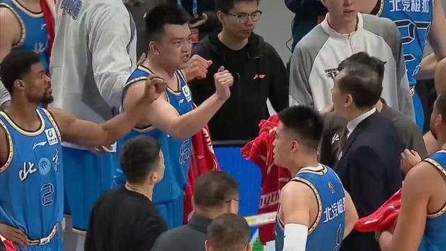 沉蘭：北京男篮主场83:88惜败上海，不