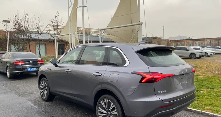 20 万级无对手！红旗 HS6 PHEV，性能舒适省钱全都要