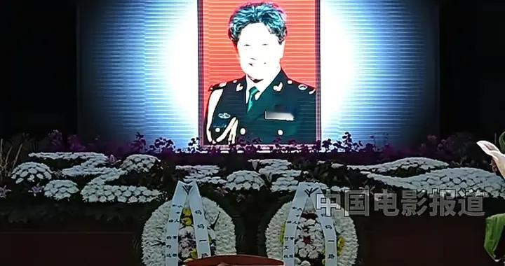 陶玉玲告别仪式举行：李明启灵堂大哭 众多戏骨到场 女儿花圈摆中间