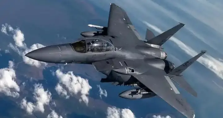 美中空地双雄对决：F-15E与歼-16重型多用途战机全维度对比