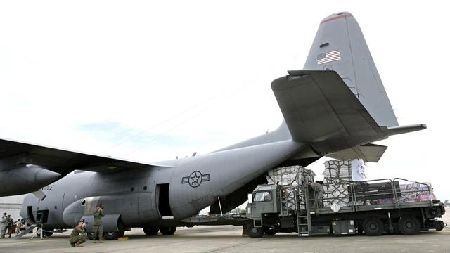 布衣小农人：美军主力部队抵达中东！ 4月