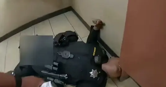 吸毒晕倒两年后，警长在家中残忍弑杀11岁儿子！