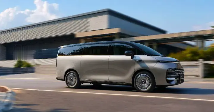 吉利银河V900首创美食综艺直播上市 26.98万起重构豪华MPV格局