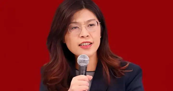 郑丽文访陆前，在蒋介石陵前下出“绝杀棋”：赖清德“赖”不掉