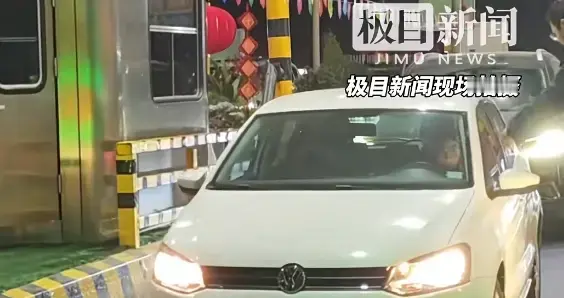 高速免费第一夜众生相：男子卡点过省600元，有人从凌晨堵到天亮