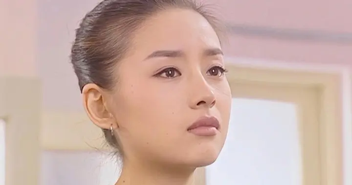 天啊！看到董洁19岁春晚旧照，才明白潘粤明为啥会一见钟情