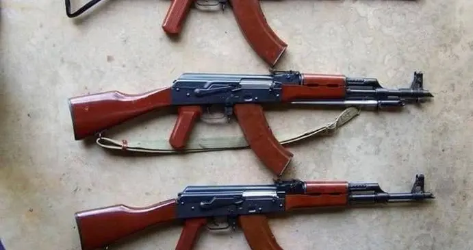 AK-47：改变战争格局的"枪王"传奇，这款苏联步枪到底有多牛？