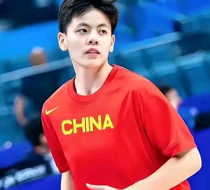 二连败，中国女篮不敌意大利，球员评分：张子宇最佳，罗欣棫回暖不是张子宇...