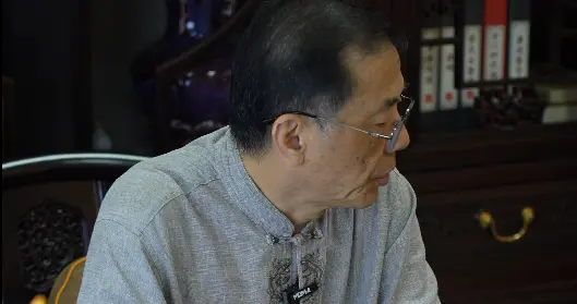 腰突“熨一熨”就能好？40年老中医谈热敷：用对是宝，用错是害！