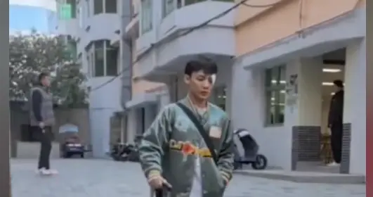 广东队出征浙江，徐杰带伤随队，胡明轩压力大，萨姆纳受追捧