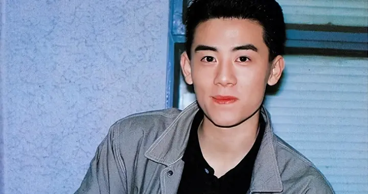 比梁朝伟还纯洁的男神，如今面瘫口歪，疑似被两巨星掌掴的后遗症