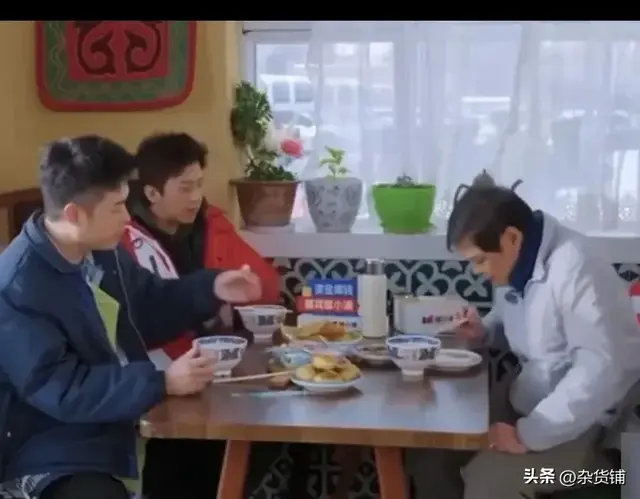 鹿晗、老舅一起，网友幸亏没去