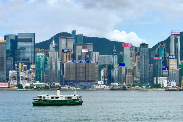 航母访港只是秀肌肉？背后五层深意，香港人为何热泪盈眶！