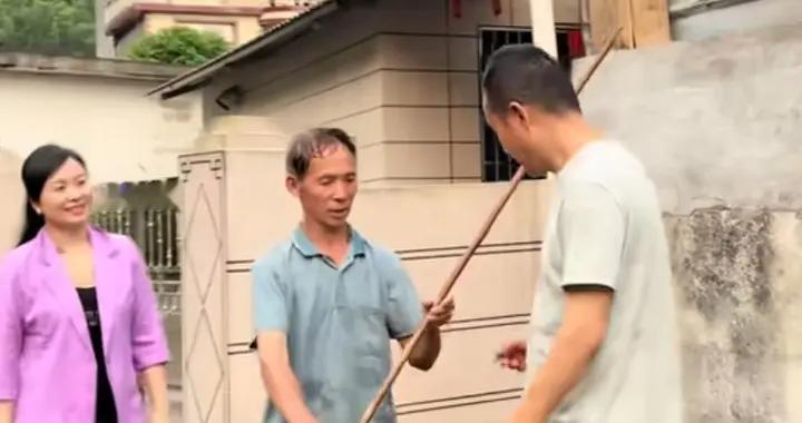 第一次去女朋友家，临走老丈人送我一根棍子，啥意思？