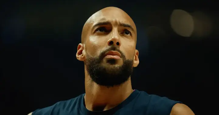 戈贝尔赛后向主场球迷喊话：继续冲，还差14场