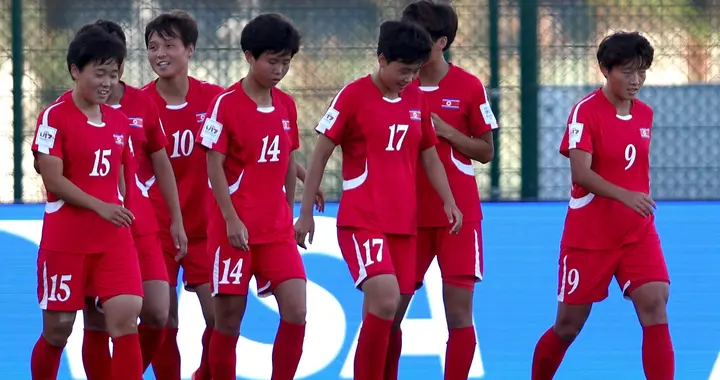 2战全胜狂轰12球！朝鲜U17女足踢疯了，提前一轮出线，剑指三连冠