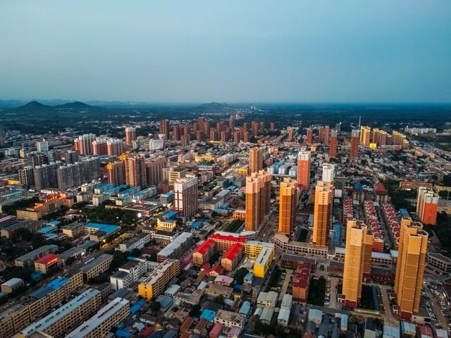 在大城市混不下去了，回六线小县城真的好吗？