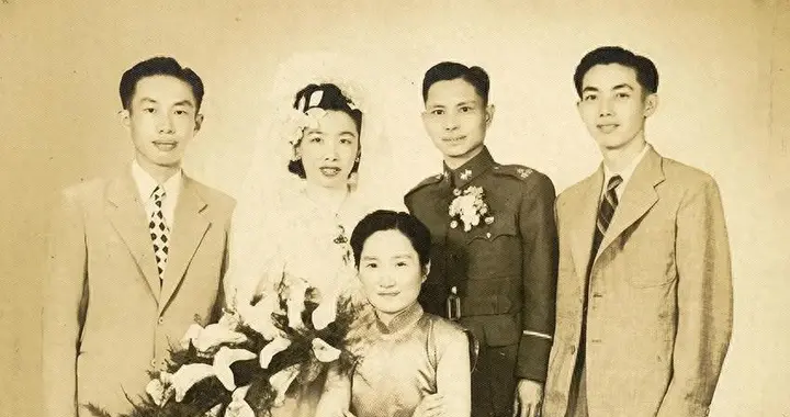 陆小曼的真实相貌：1947年参加侄女婚礼的留影，44岁的她气质不凡