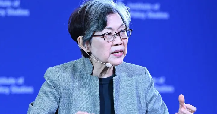 中国底盘上，新加坡扬言取消五常特权，还称美国不是霸权