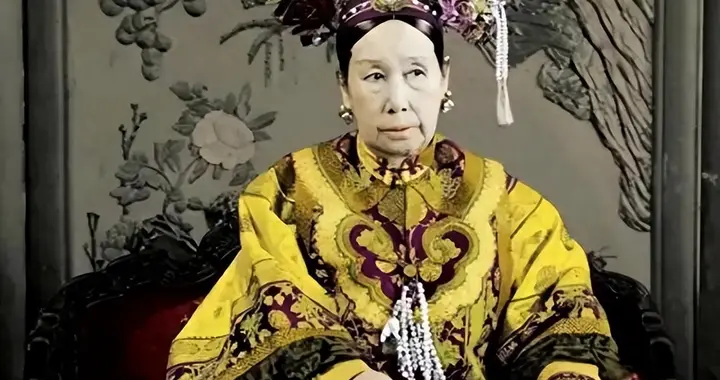 罕见照片：1983年慈禧内棺被打开，牙齿和指甲完整，脸部轮廓明显