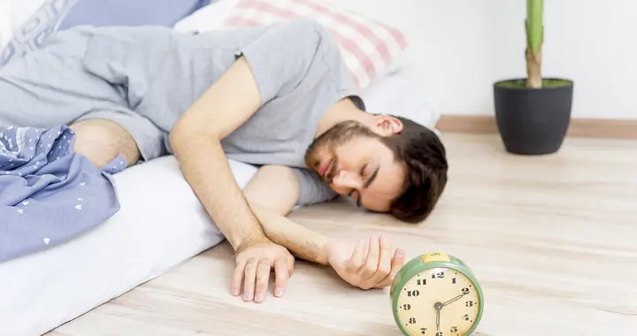 "躺瘦"神话背后的社会焦虑：当睡眠研究被曲解为减肥捷径