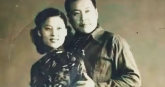 1936年，21岁的袁祜祯和18岁的曹士岳大婚，洞房过后曹士岳发现…