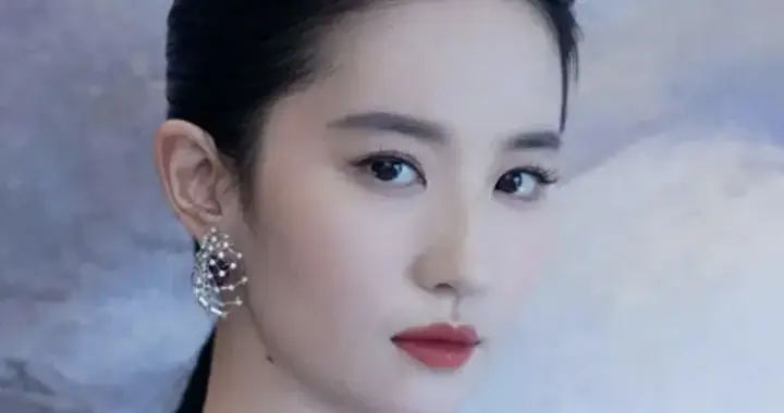 刘亦菲岁月流转，唯有一颗平静的心，能看透世间繁华与落寞！