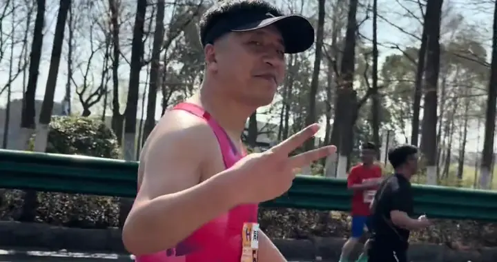 41岁张雪峰猝死离世！前天刚跑7公里，存款过亿早为10岁独女铺路