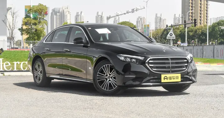 奔驰E级配置差异对比：差价10万，换四区空调+豪华内饰，值吗