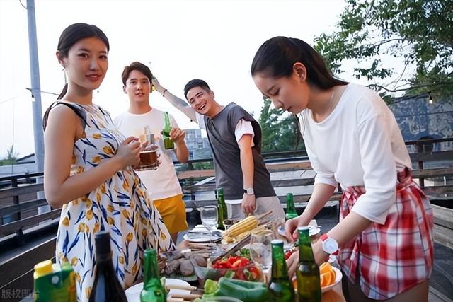 五一假期奶茶烧烤不停？当心“糖网”悄悄偷走视力！