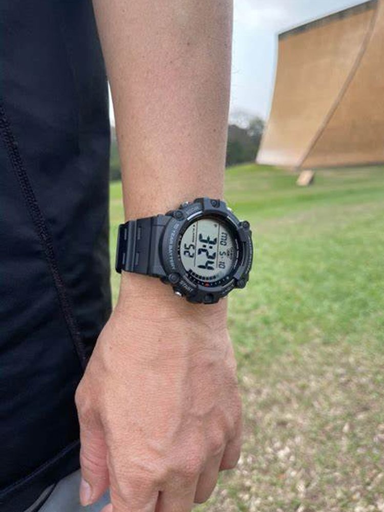 卡西欧大屏数显运动手表