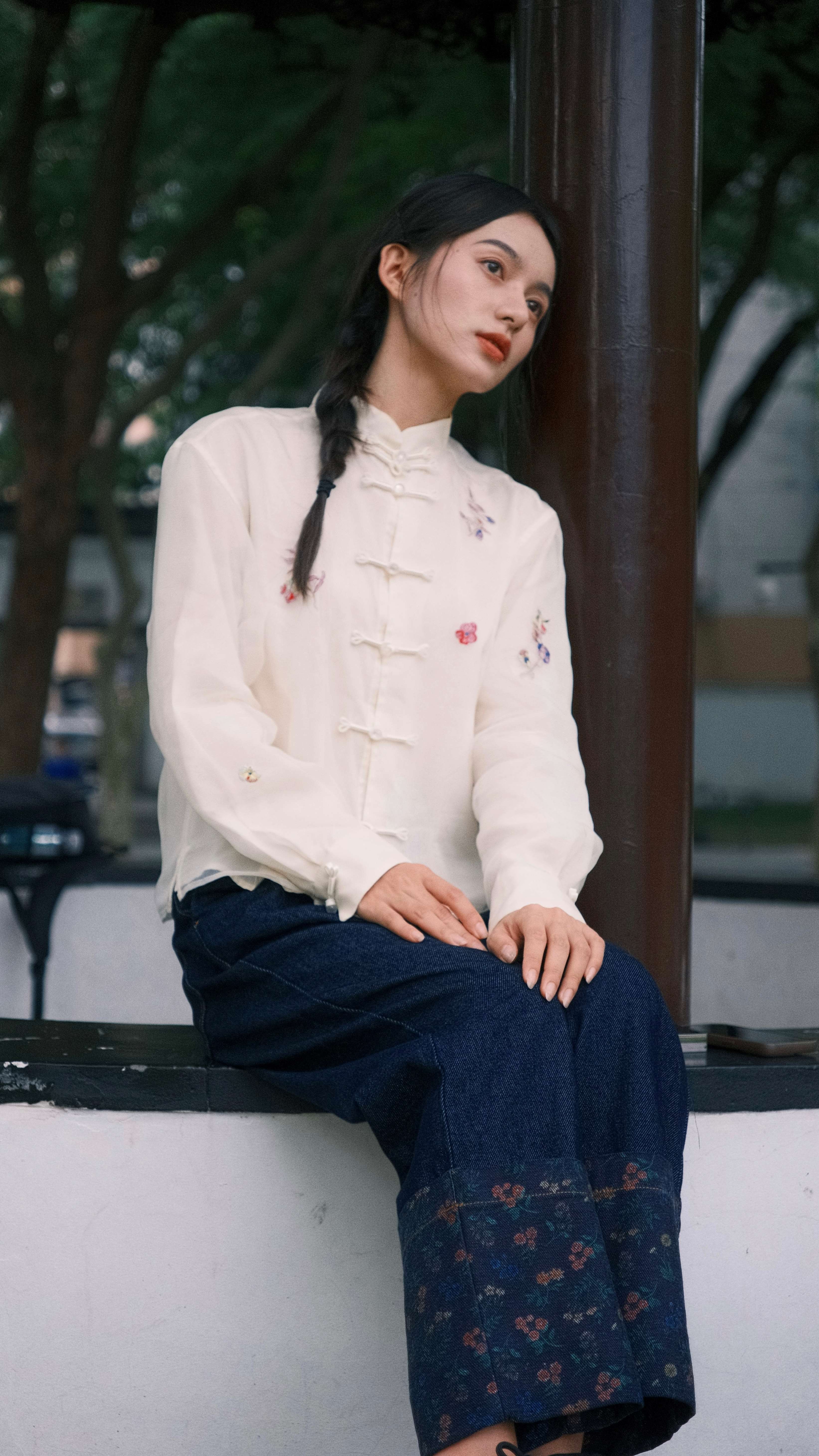 茶愫绣花桑蚕丝衬衫女中式对襟一字扣