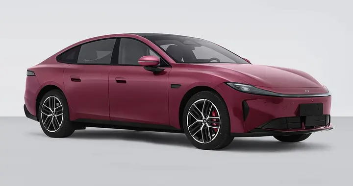 东风新款中大型轿车，外观很年轻运动，车长4910mm，续航710km