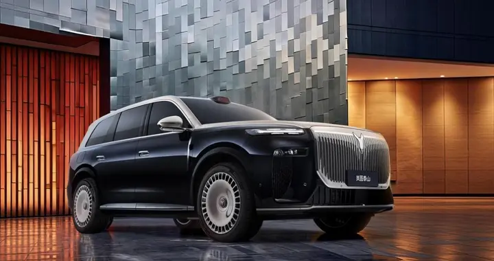 岚图泰山座舱揭秘，山海环抱设计、超感AI座椅、最新版鸿蒙座舱