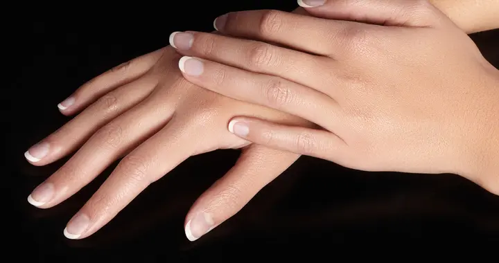 指甲月牙关乎体质好坏？出现这4种变化，当心是大病预警！