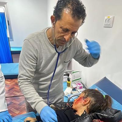 无何而憾：加沙受伤的孩子，染血的作业本