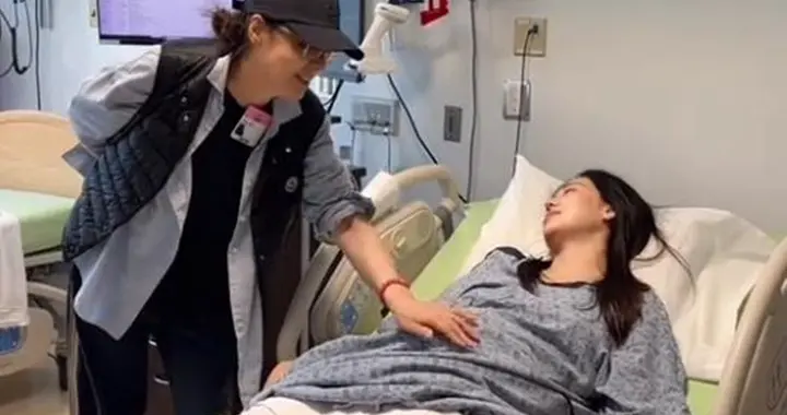 李萍小女儿产后7天逛街，主动吃回奶药不喂母乳，妈妈态度太意外