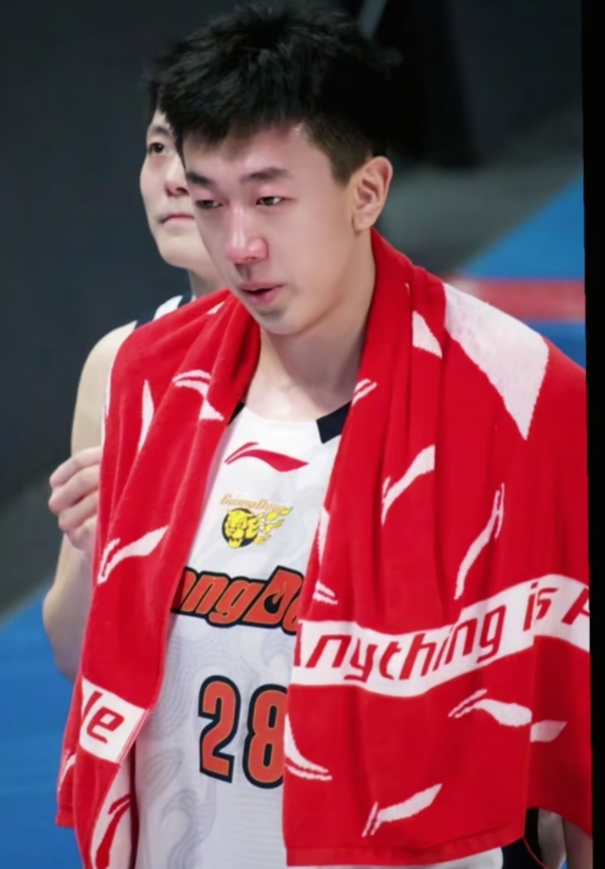 聊热点，徐昕收到NBA马刺队的试训邀请，杜峰或难下课 本赛季CBA季后...