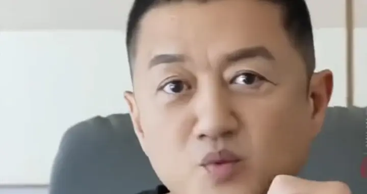 李亚鹏被哥哥信息感动流泪:血浓于水的亲情力量