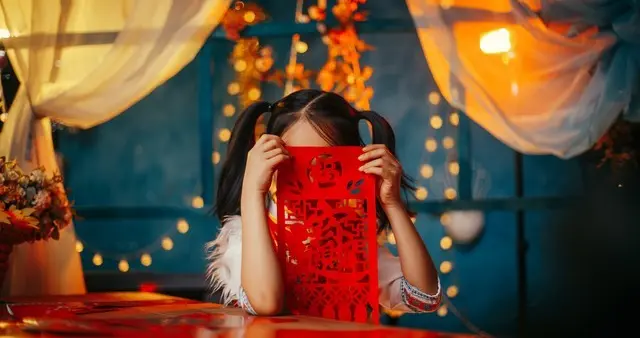 脱了衣服，谁都是赤条条的普通人