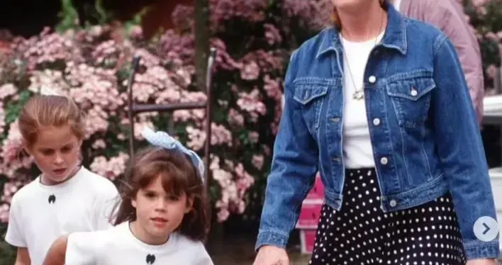 害温莎血脉！英女王前儿媳带女儿拜访爱泼斯坦，两位公主正值花季