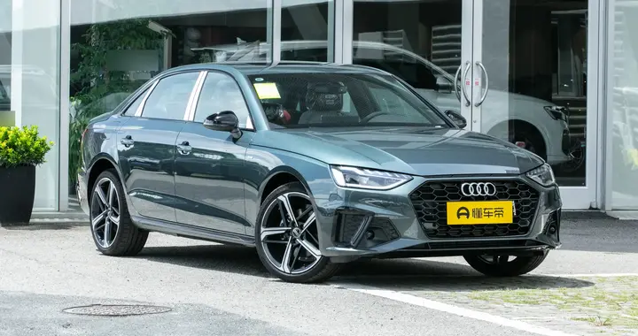 奥迪A4L配置对比：差价3.3万，多55马力+四驱+翻毛皮座椅，值吗？