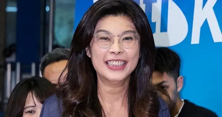 郑丽文向日本捐款百万，中国网友怒批，卑躬屈膝绝非中华儿女！